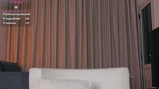 Alison_Miller9: онлайн-секс-чат