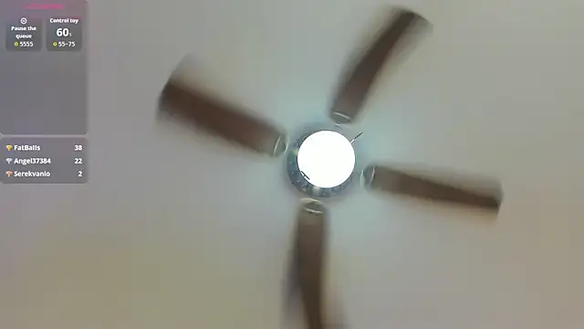 Онлайн чат XXX LaxiZoe