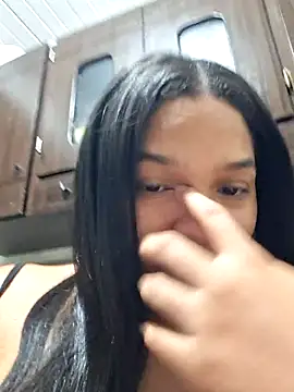 AnnaMil3J Chat XXX in diretta