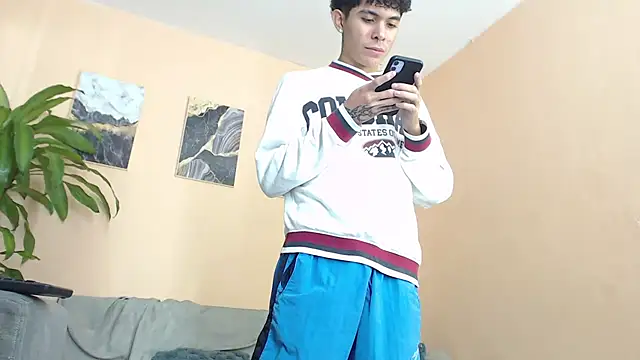 Pertunjukan Kamera Web DesiresOfOlympus_