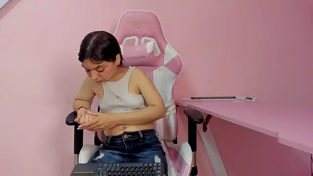 XXX chat uživo modela CharlotteMuller