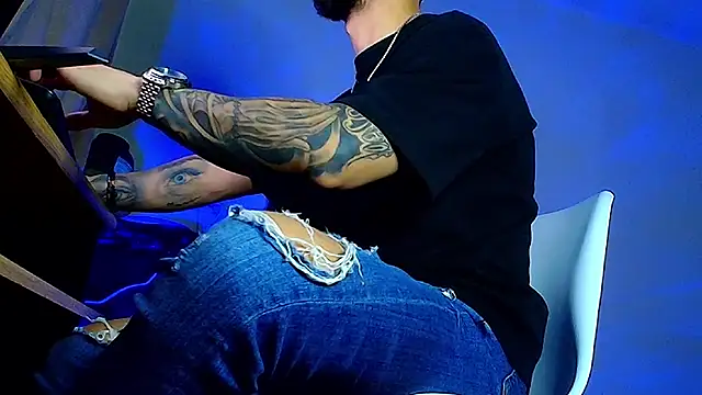 دردشة XanderCage99 الجنسية المباشرة