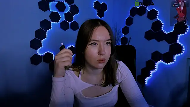 kaela_spell_: διαδικτυακό σόου στην κάμερα