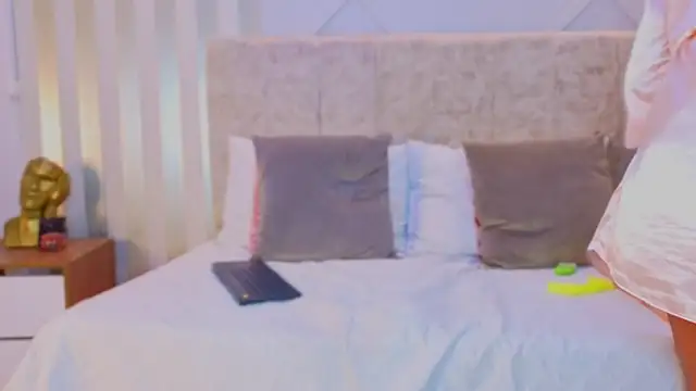 XXX chat uživo modela Tayra_Pradit