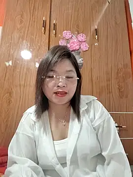 Cover-baa Adlı Modelin Canlı XXX Sohbeti