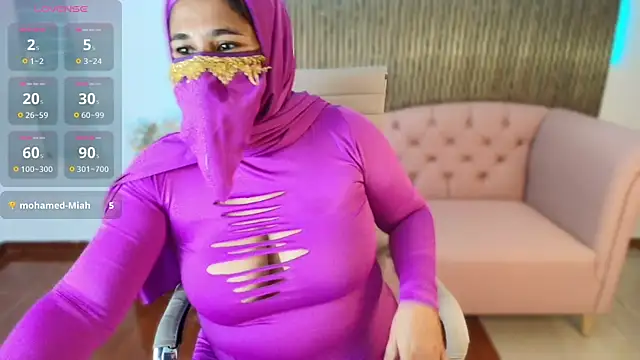 Show modela Nadia_Privee na web-kameri