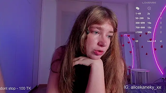 alicekaneky Chat XXX live