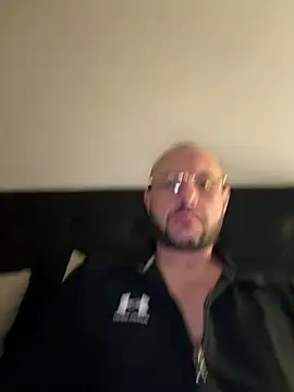 Guitccch 现场XXX聊天