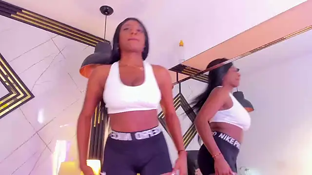 Chat +18 de AdharaHills ao vivo