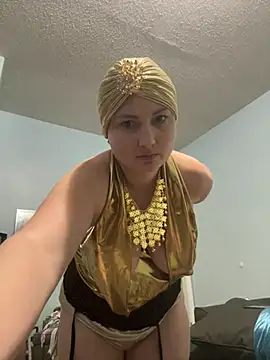 MilfyMrsRobinson's Live XXX Chat