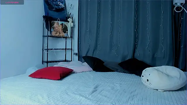 MidnightCuddle's Live XXX Chat