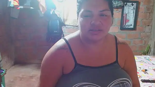 Juli_Powl Live XXX Chat