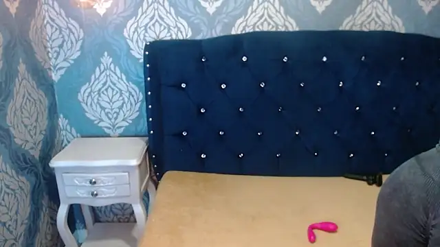 Sofiacowperx: διαδικτυακό σόου στην κάμερα