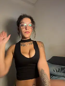 Liaisnotgonen Live XXX chat