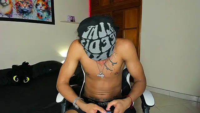 dann_cute028: διαδικτυακό σόου στην κάμερα