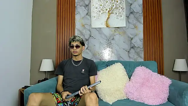 Show Webcam de YOUNG_BOYS_HELL