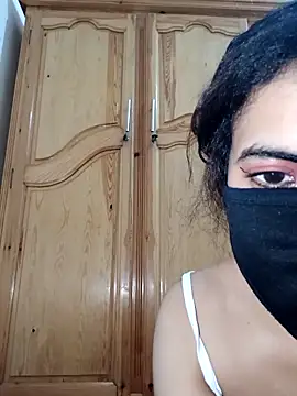 Show modela ghadiraa na web-kameri