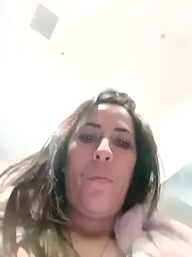 Lena-32 Adlı Modelin Canlı XXX Sohbeti