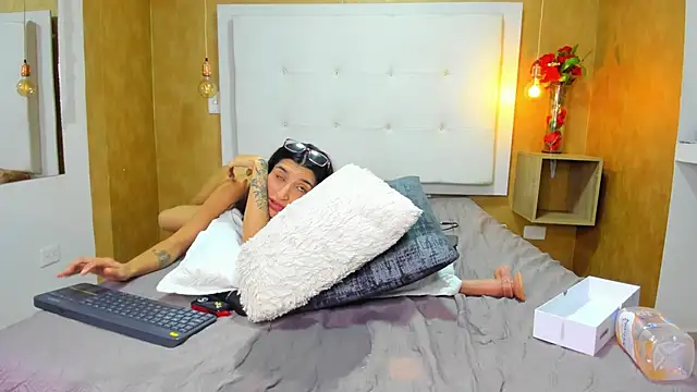 Milaspetite Adlı Modelin Canlı XXX Sohbeti