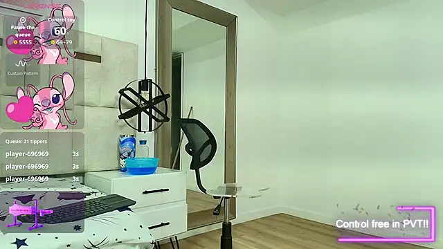 Chatroom XXX en direct de Sara_BigAss-