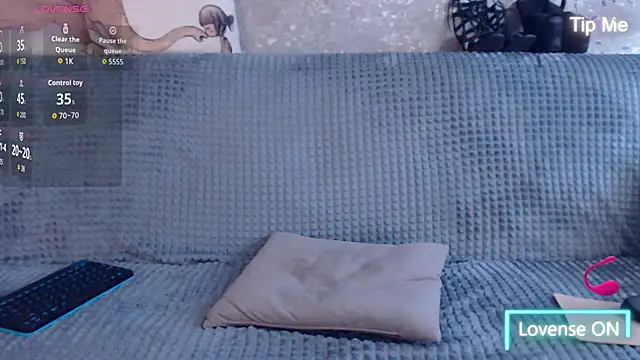 LillySquirtShot Adlı Modelin Canlı XXX Sohbeti