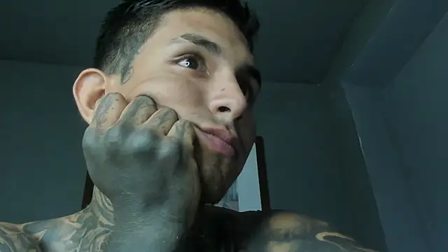 Travistanner_28: онлайн-секс-чат