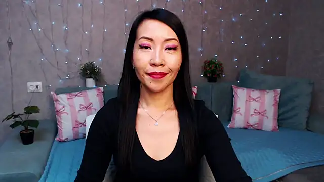 LiaPak Live XXX Chat