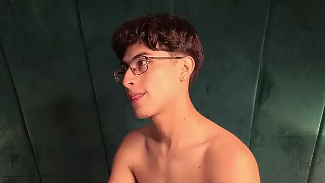 Aaron_Ezeのウェブカメラショー