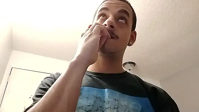 momo0208 webkamerás műsora