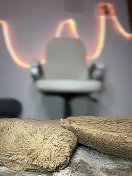 Merloth 现场XXX聊天