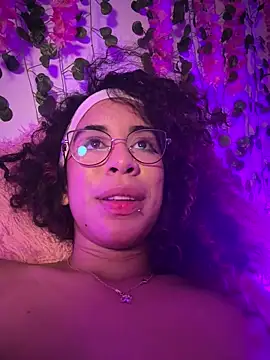 Chat XXX en directo de Woo_isDaphne