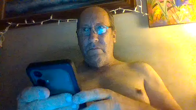 Онлайн чат XXX hornyrich69