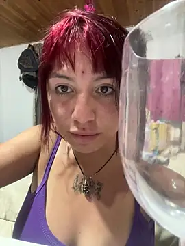 Kitty_Melodi Adlı Modelin Canlı XXX Sohbeti