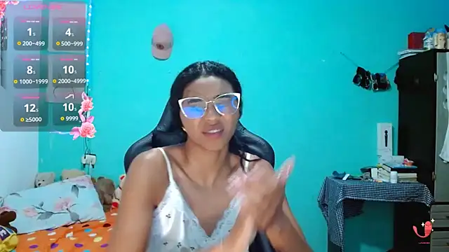 sensitive_brunette's Live XXX Chat