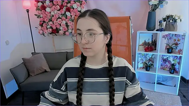 VirtuallVoyant Chat XXX live