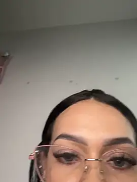 Lylyyy01 লাইভ XXX চ্যাট