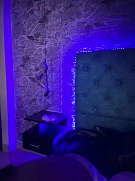 Isabella-Teen 即時 XXX 聊天