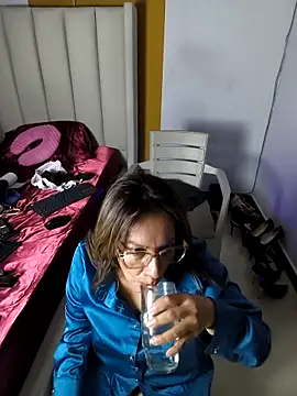 Rubi424: απευθείας συνομιλία ΧΧΧ