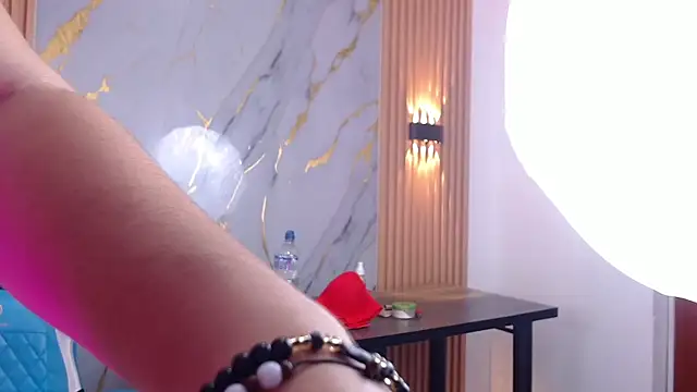 Show modela Jasmine_Jones7 na web-kameri