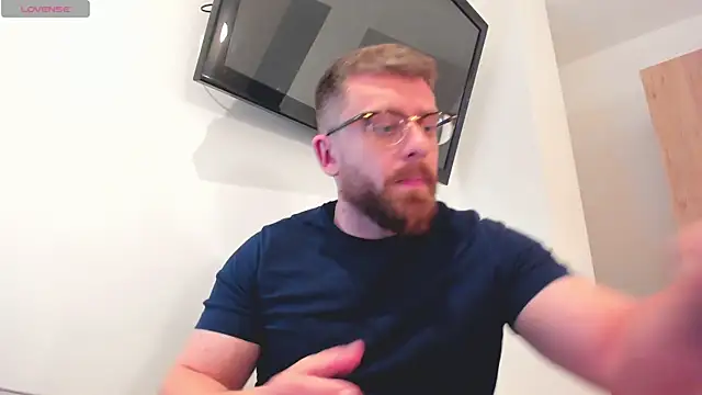 Findom_guy live XXX chat