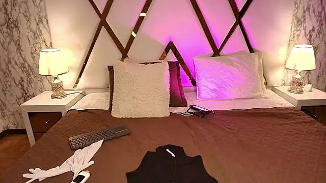 Annie_Thompson_ 现场XXX聊天