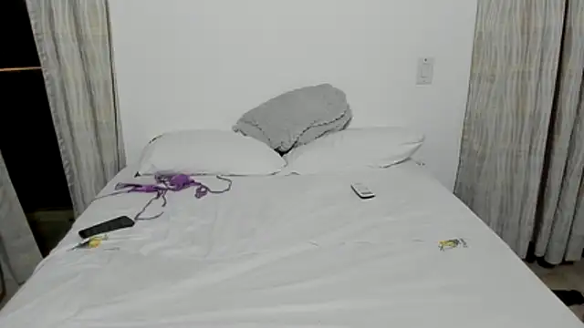 RedNDizzy's Live XXX Chat