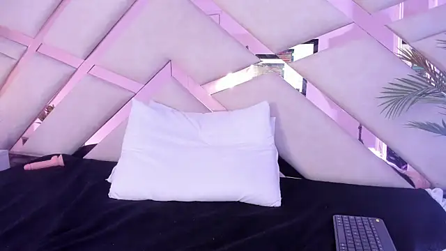 Chat +18 de sophie_pariss ao vivo