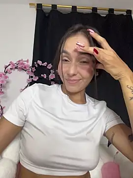 Scarlett05 Adlı Modelin Canlı XXX Sohbeti