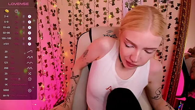 AnyaTaylor_: απευθείας συνομιλία ΧΧΧ