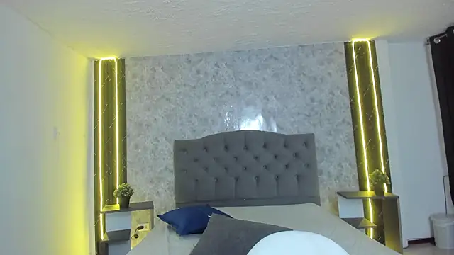 GiannaSlimJB লাইভ XXX চ্যাট