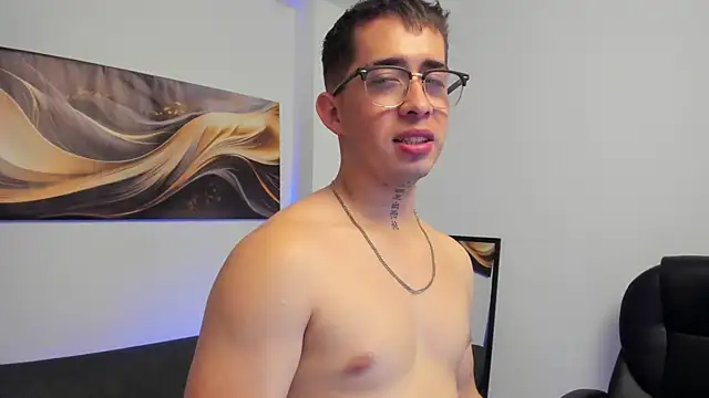 Tommas_Jhonson Adlı Modelin Canlı XXX Sohbeti