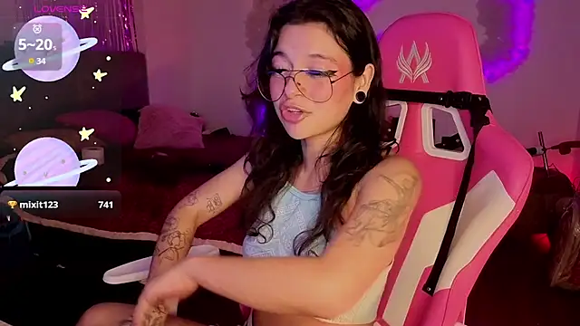 Chat XXX en directo de larah_uwu