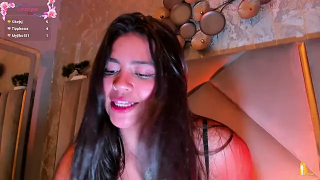 KimDevinne Adlı Modelin Canlı XXX Sohbeti