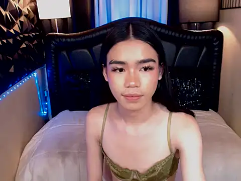 ItsurGirlMiana Show Webcam